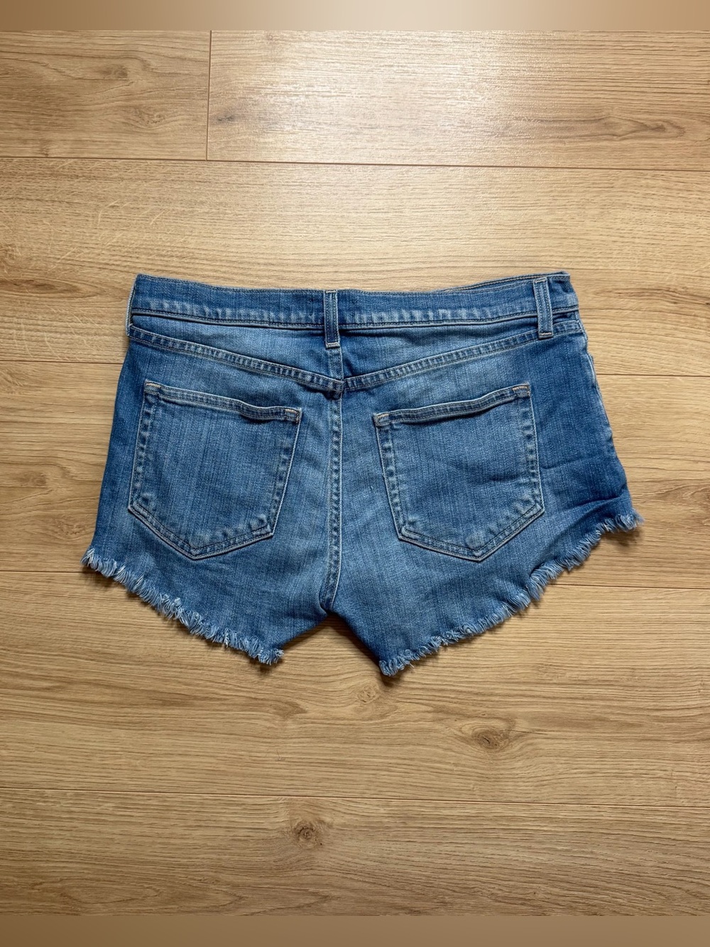 L'AGENCE Zoe Raw Hem Jean Shorts Size 28 - Picture 7 of 7